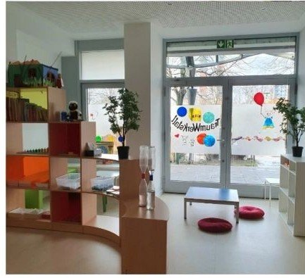 Leseecke mit Bücherregal